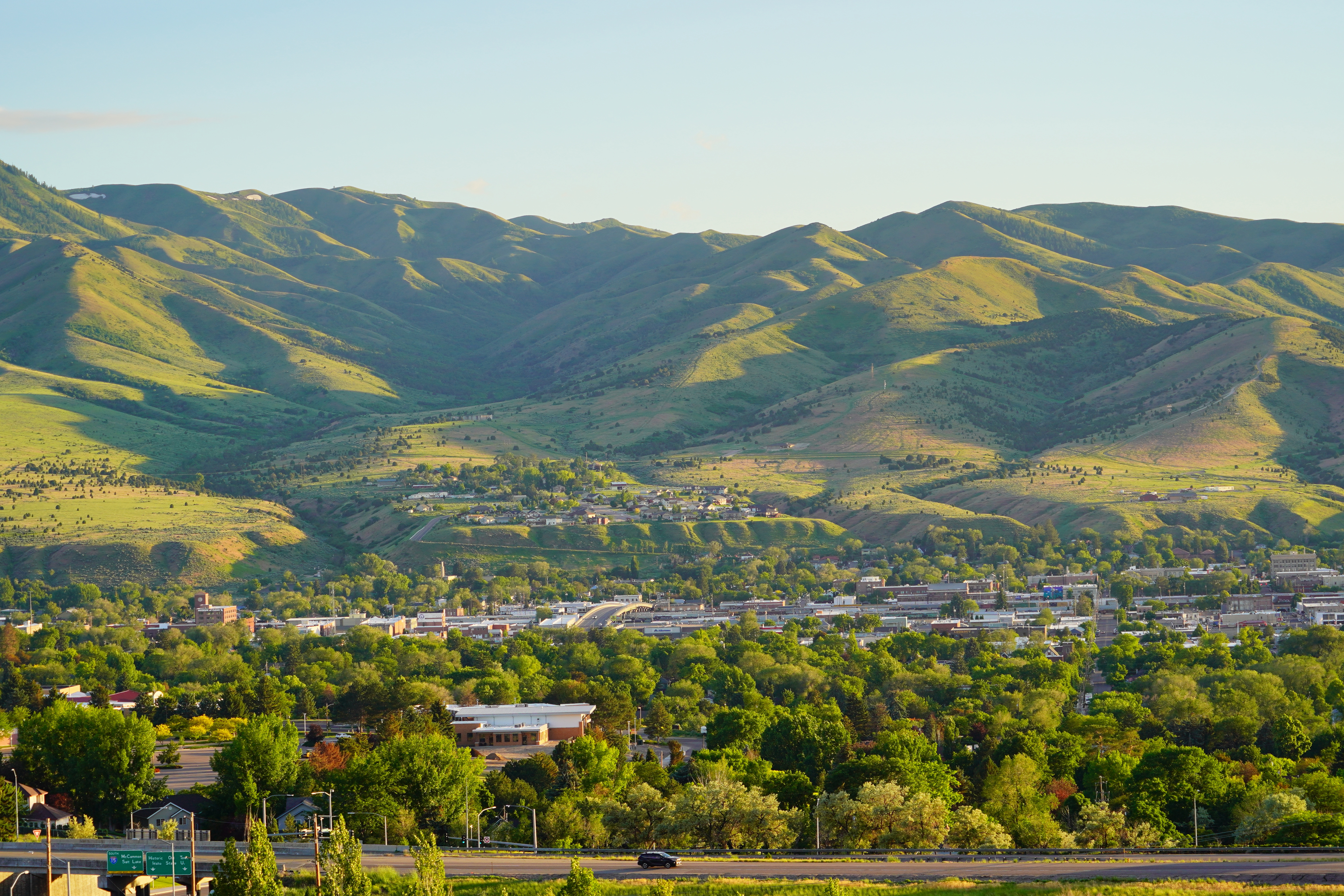 Landscape of house and mountain in city Pocatello in the state of Idaho